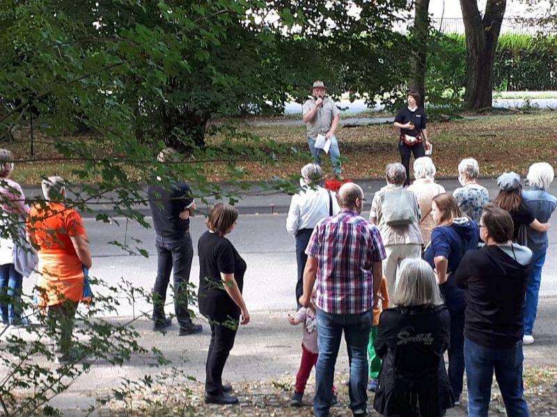 Historischer-SpaziergangVerbindungsstueck-zur-Korkenziehertrassehier-Blick-auf-alte-Strassenbahnverbindung-V-nach-Benrath20200